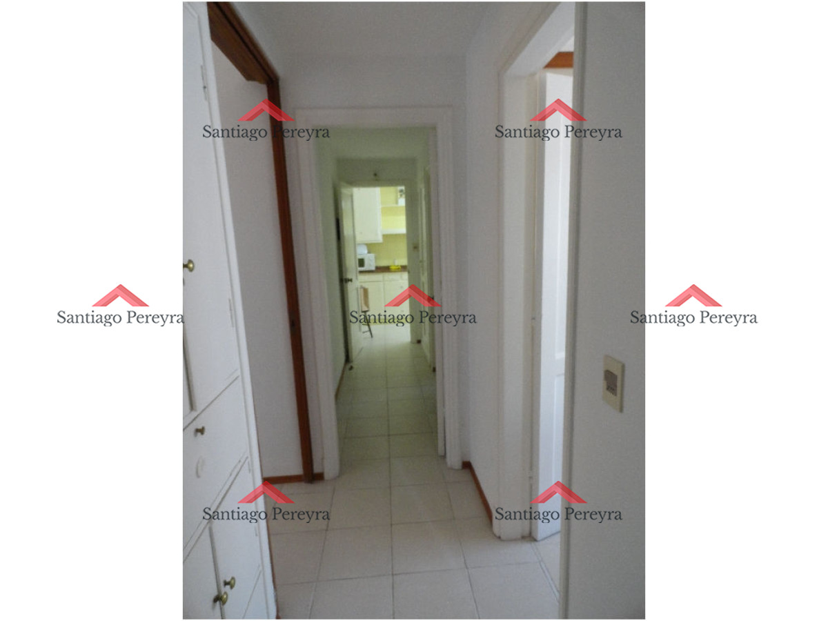 Apartamento ID.9514 - Apartamento en peninsula de dos dormitorios y dependencia.