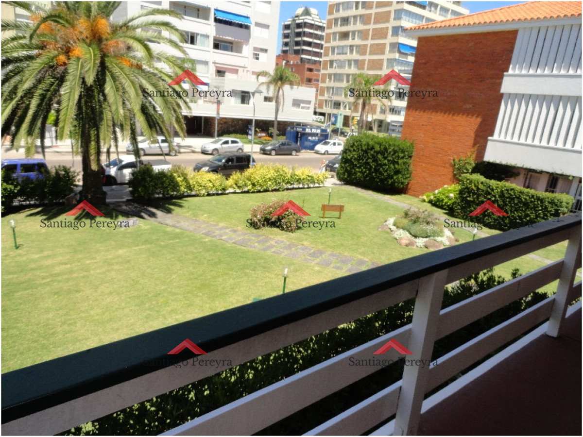 Apartamento ID.9514 - Apartamento en peninsula de dos dormitorios y dependencia.