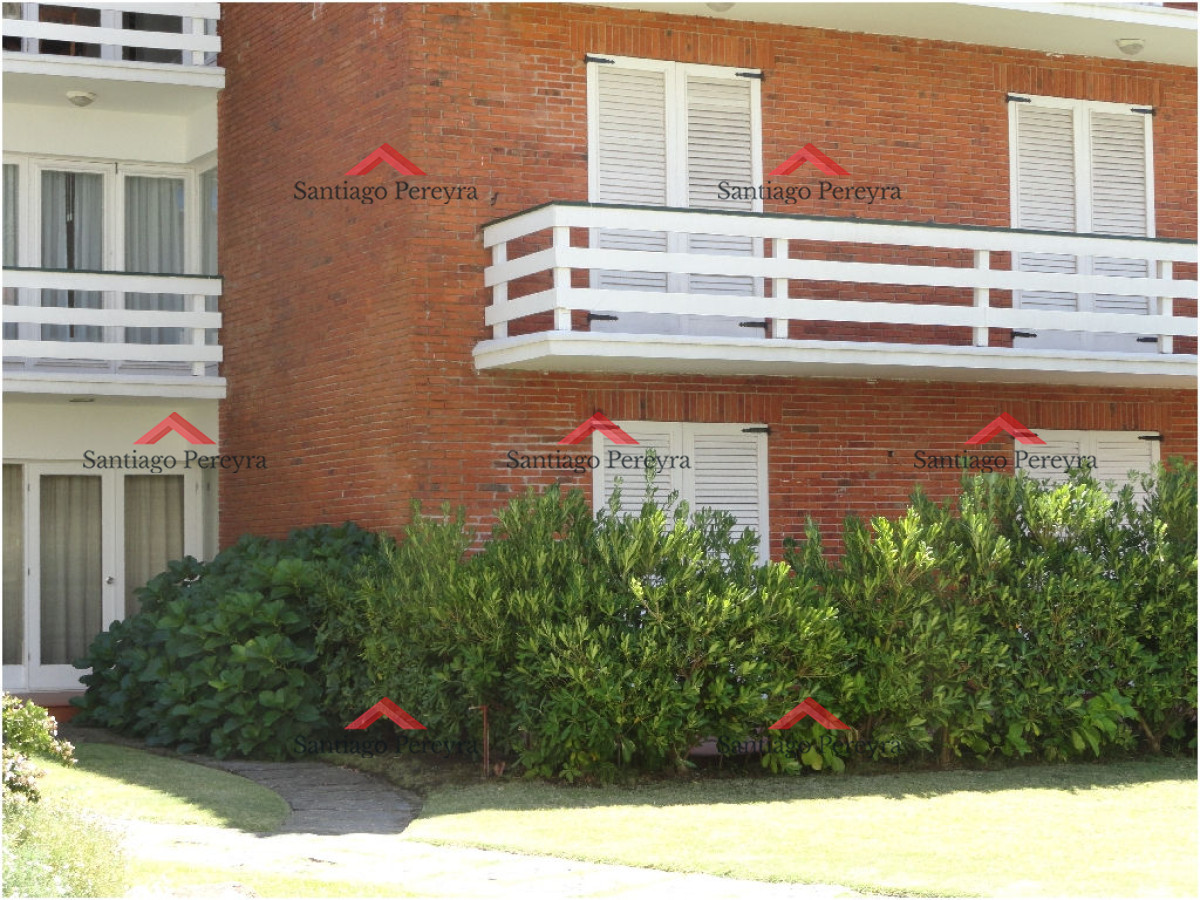 Apartamento ID.9514 - Apartamento en peninsula de dos dormitorios y dependencia.