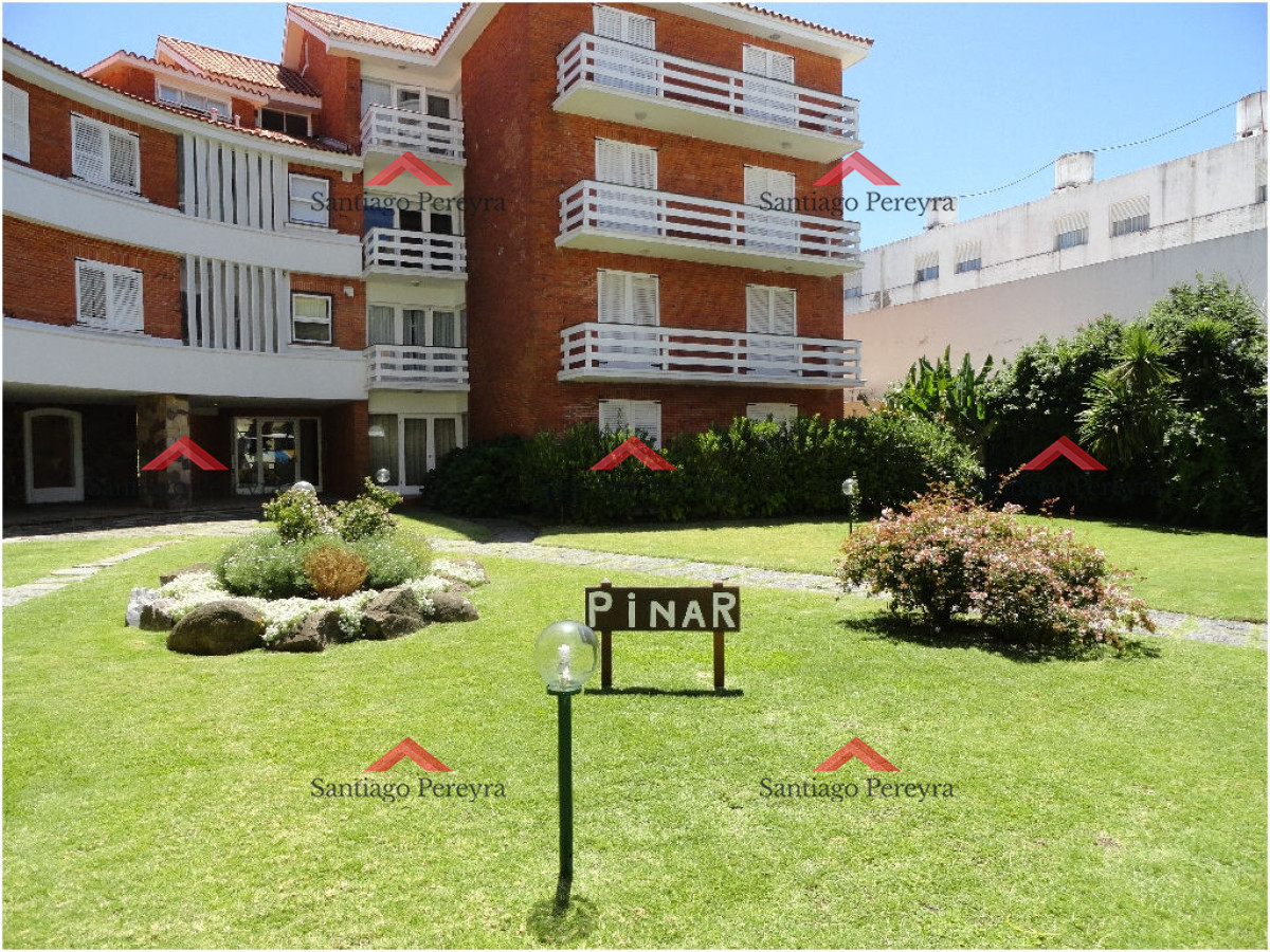 Apartamento ID.9514 - Apartamento en peninsula de dos dormitorios y dependencia.