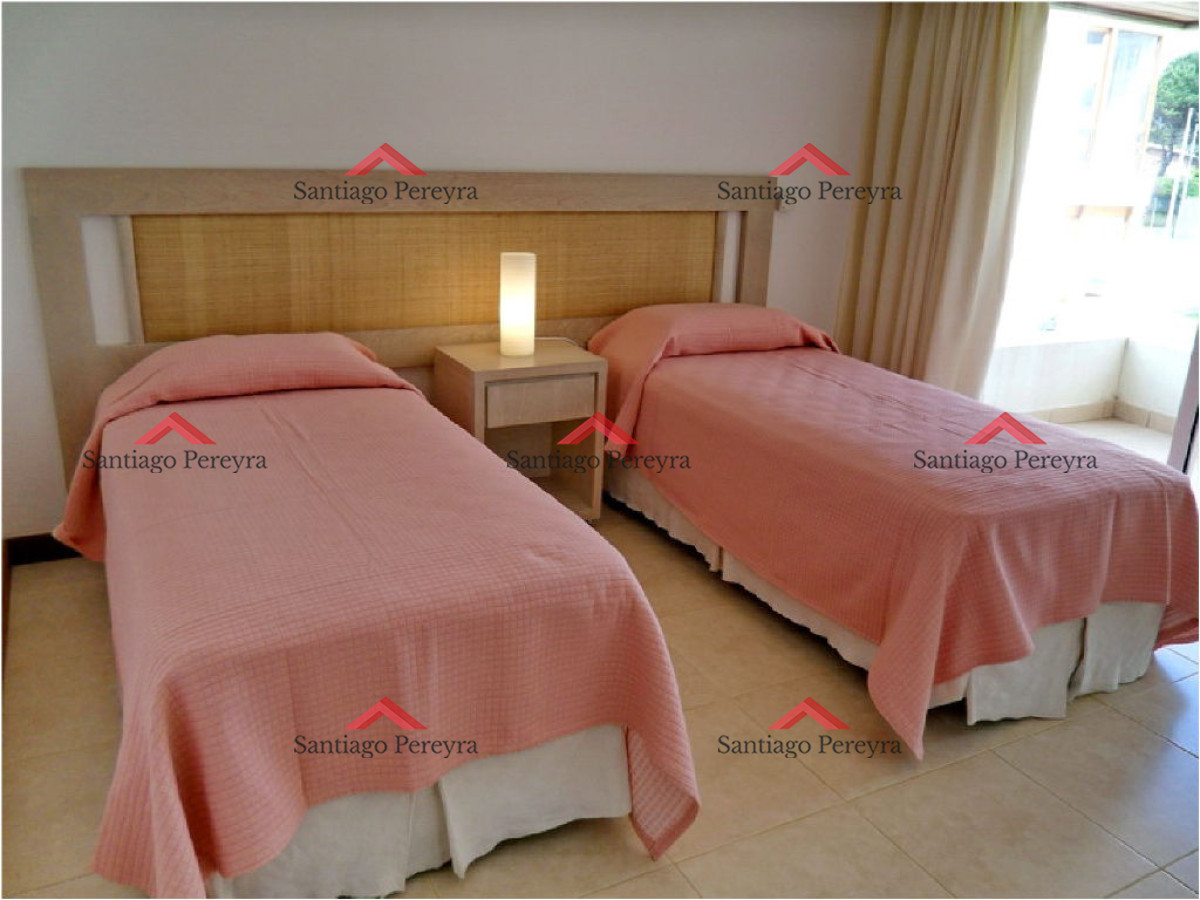 Apartamento ID.10053 - Apartamento en venta 4 dormitorios en suite primera linea frente al mar y parrillero propio