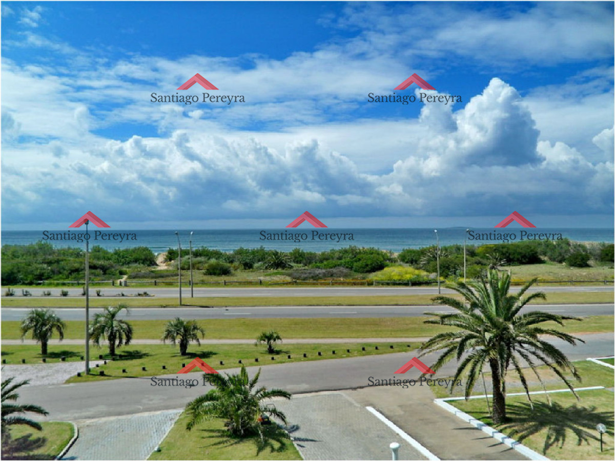 Apartamento ID.10053 - Apartamento en venta 4 dormitorios en suite primera linea frente al mar y parrillero propio