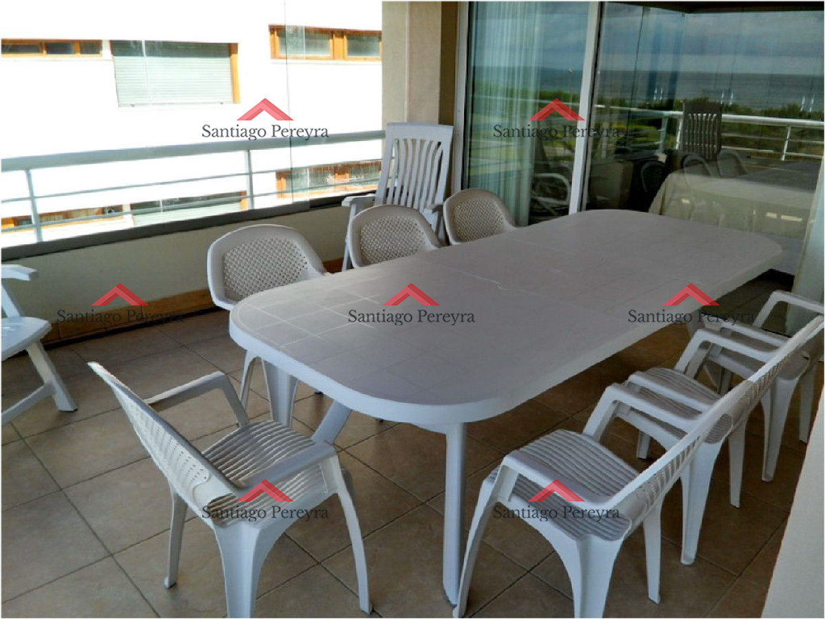 Apartamento ID.10053 - Apartamento en venta 4 dormitorios en suite primera linea frente al mar y parrillero propio