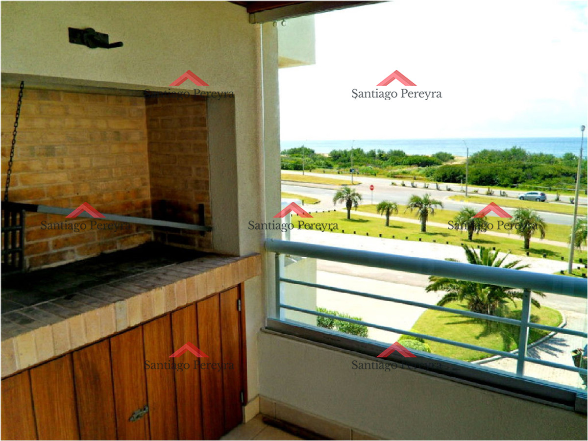 Apartamento ID.10053 - Apartamento en venta 4 dormitorios en suite primera linea frente al mar y parrillero propio