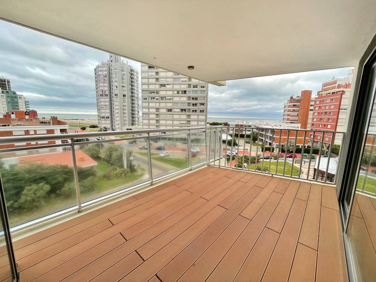 Apartamento a pasos de playa brava, 2 dormitorios