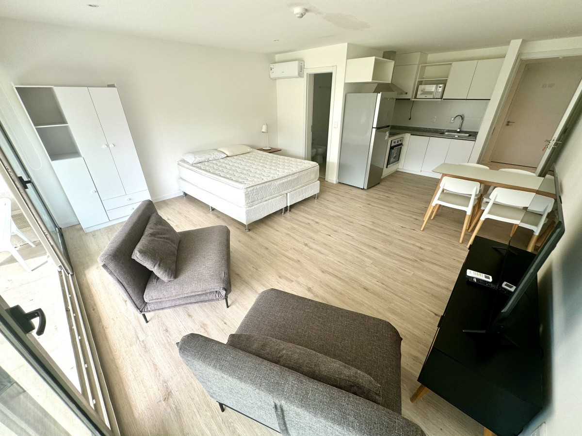 ¡Descubre tu nuevo hogar en el exclusivo edificio Syrah Premium en Punta Ballena, Uruguay!
Monoambientes de Ensueño

Te ofrecemos modernos y elegantes monoambientes en el prestigioso edificio Syrah Premium. Ubicados en la codiciada Punta Ballena, estos apartamentos están diseñados para ofrecerte comodidad, estilo y la mejor calidad de vida.

Características destacadas:

Ubicación inmejorable: A solo pasos del mar, para que disfrutes de la brisa marina y la playa en tu día a día.
Diseño contemporáneo: Espacios abiertos y luminosos con acabados de alta gama.
Financiación flexible: Disponibilidad de financiamiento hasta en 3 años con un interés del 8%.
Amenities de lujo: Piscina, recepción 24 horas, servicio de mucama diario, y áreas comunes diseñadas para tu confort.
Bajos gastos comunes: Solo U$D 300 al mes.

Ya sea que busques una propiedad para invertir o un acogedor hogar frente al mar, los monoambientes de Syrah Premium ofrecen una oportunidad única. ¡No dejes pasar esta ocasión de vivir en uno de los lugares más encantadores de Uruguay!

Agenda tu visita hoy y haz de Syrah Premium tu nuevo lugar en el paraíso.

Para más información, envíanos un mensaje privado ¡Tu nuevo hogar te espera! 