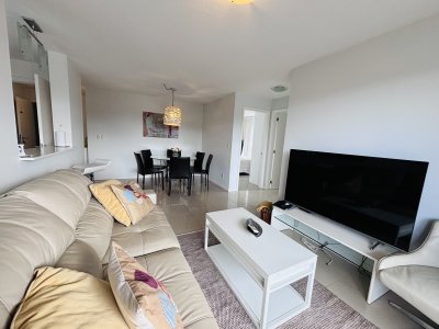 Hermoso apartamento de 2 dormitorios en alquiler anual en torre de categoría 