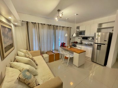 Moderno apartamento con gastos comunes bajos cochera y amenities completos