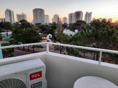 Apartamento con bajos gastos comunes en muy buena ubicación