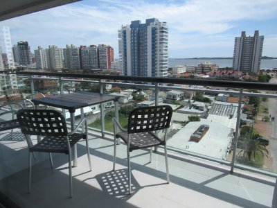 Apartamento de 2 dormitorios 2 baños con parrillero propio en terraza balcón