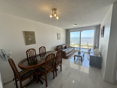Apartamento en alquiler de 1 dormitorio y medio con hermosa vista a la brava!! 