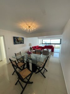 APARTAMENTOESQUINERO CON VISTA PLAYA MANSA Y BRAVA 