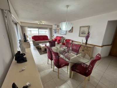 Apartamento de 3 dormitorios con barbacoa cerrada propia en península 