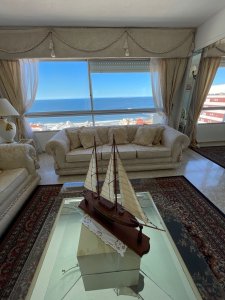 APARTAMENTO UBICADO EN EL CORAZON DE PUNTA DEL ESTE CON VISTA AL MAR