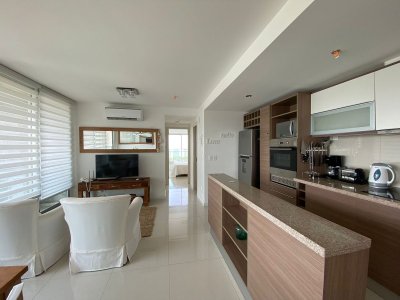 Moderno Apartamento a pasos de la Playa Mansa y Brava. 