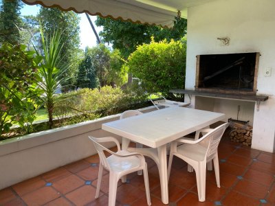 Hermoso apartamento de 3 dormitorios con parrillero propio en hermoso entorno