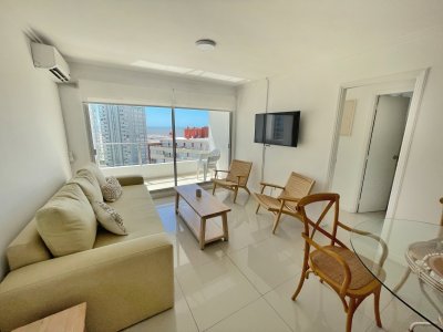 Apartamento en Torre con amenities cerca de Playa Mansa y Brava