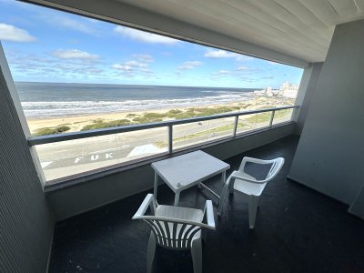 Apartamento en venta de 2 dormitorios frente al mar
