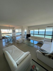 APARTAMENTO FRENTE AL MAR 