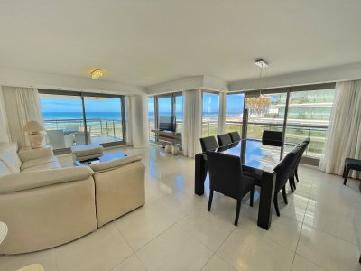 Se vende, 3 dormitorios en suite y dependencia, 4 baños y toilette, terraza al frente con vista despejada a los dedos y excelentes amenities