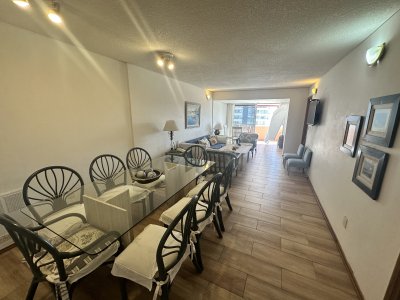 Apartamento de 2 dormitorios y dependencia en brava a metros del mar 