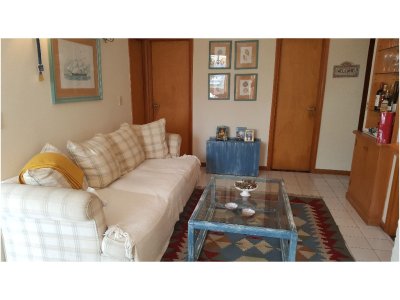 Apartamento de 2 dormitorios y 2 baÃ±os a 1 cuadra de Gorlero, con gran terraza y parrillero propio.