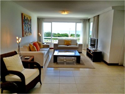 Apartamento en venta 4 dormitorios en suite primera linea frente al mar y parrillero propio