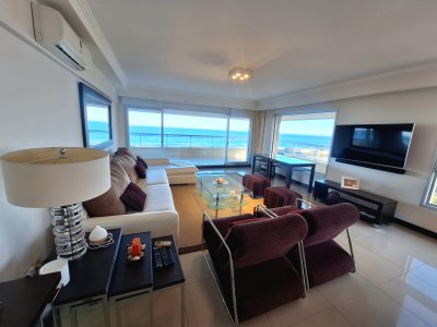 Apartamento en primera linea Playa Brava en venta
