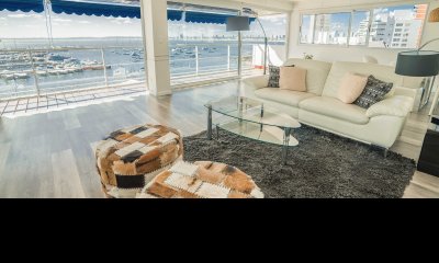 Apartamento premium frente al puerto de 6 dormitorios 227m2 reciclado con terraza y doble garage