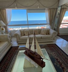 APARTAMENTO UBICADO EN EL CORAZON DE PUNTA DEL ESTE CON VISTA AL MAR