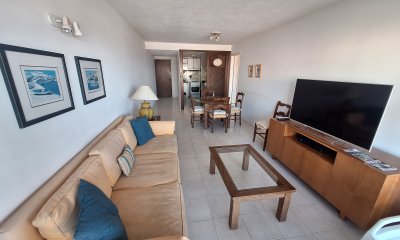Amplio apartamento de 1 dormitorio y medio con vista al mar