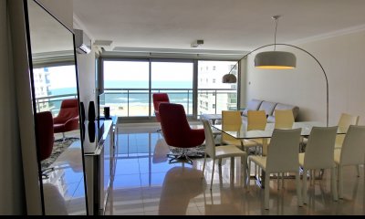 Apartamento de 3 dormitorios, primera linea frente al mar, en alquiler y venta, Punta del Este