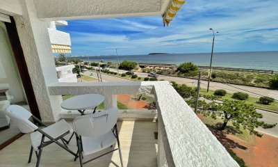 Primera linea Playa Mansa, 2 dormitorios
