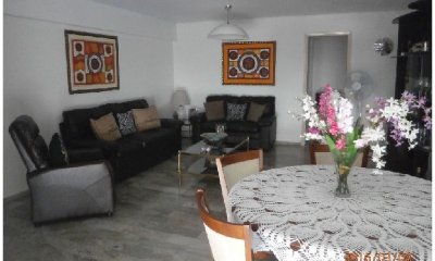En venta en peninsula amplio apartamento