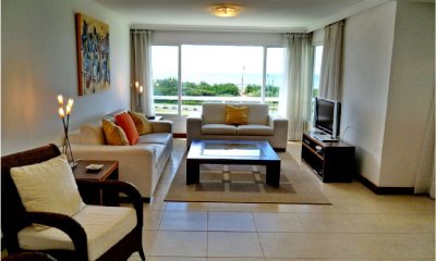 Apartamento en venta 4 dormitorios en suite primera linea frente al mar y parrillero propio