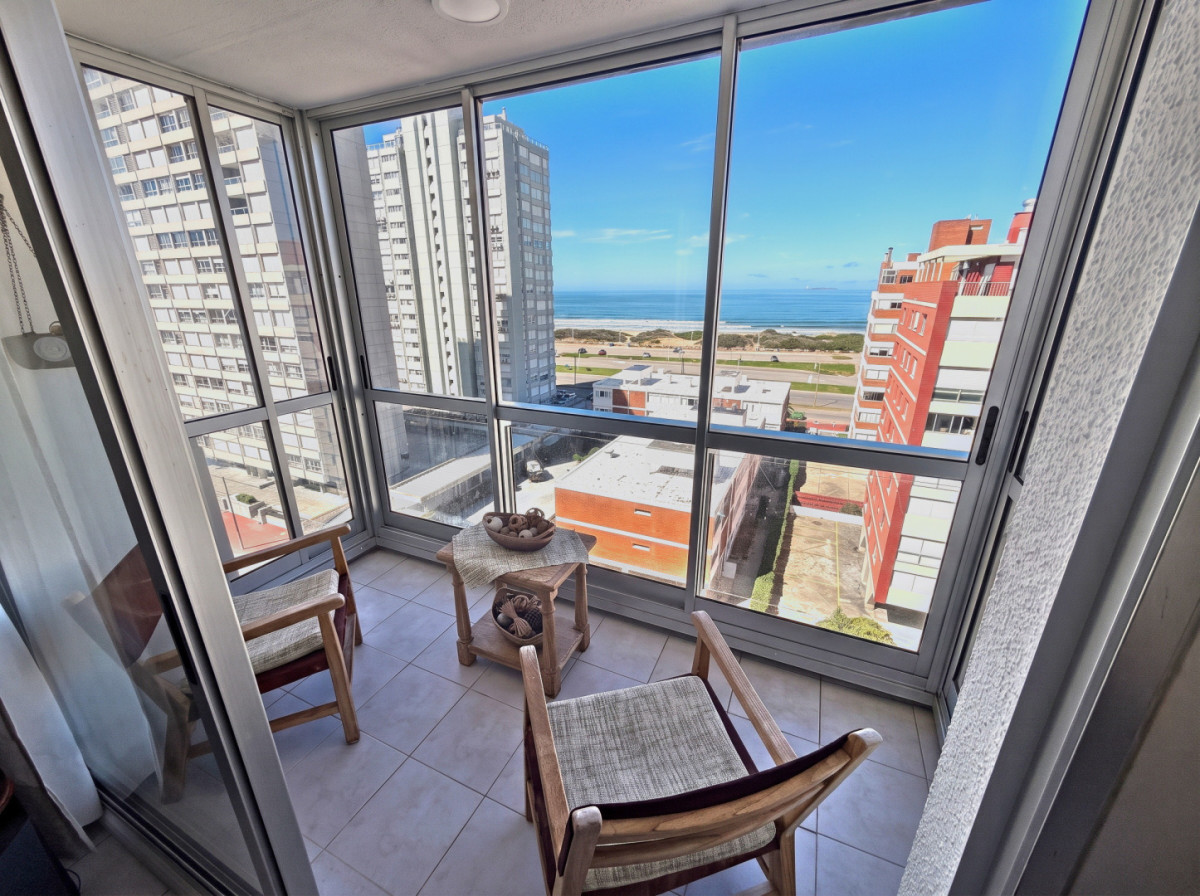 Apartamento en venta de 2 dormitorios con vista al mar
