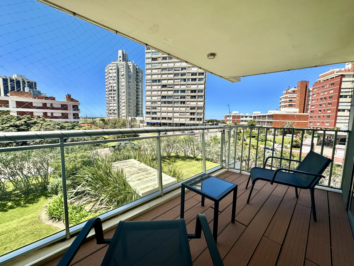 Apartamento en venta dos dormitorios Punta del Este con excelentes amenities