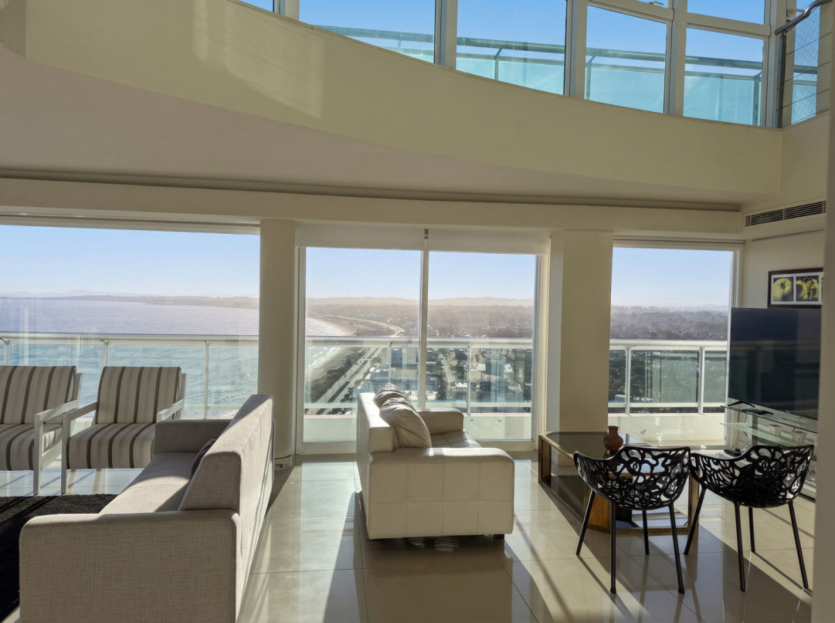 Exclusivo Penthouse en Torre Aquarela, piscina de uso exclusivo con vista a Punta Ballena
