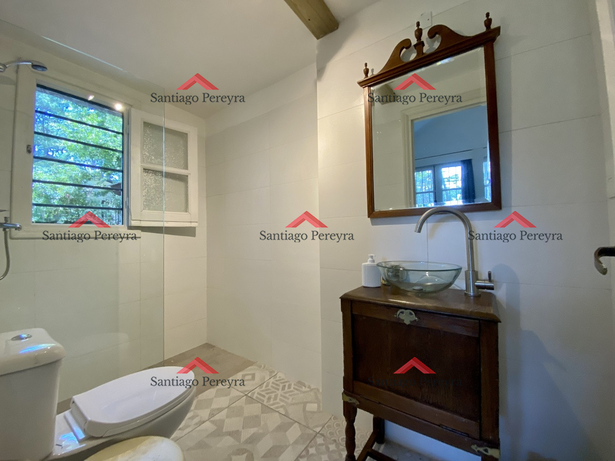 Casa ID.10787 - Hermosa casa estilo colonial actualizada , con excelente ubicación .