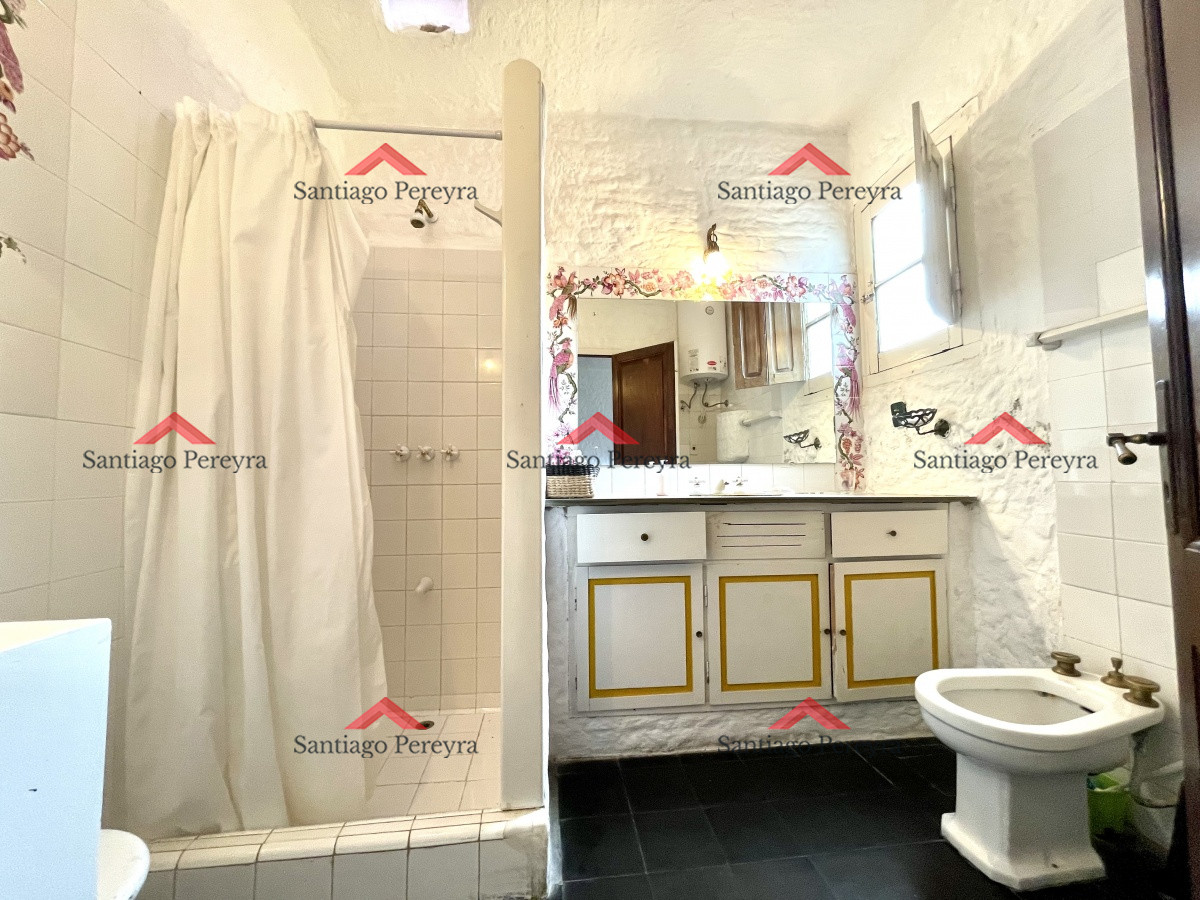 Casa ID.7460 - Casa en venta en Playa Mansa con 1385 m2 de terreno