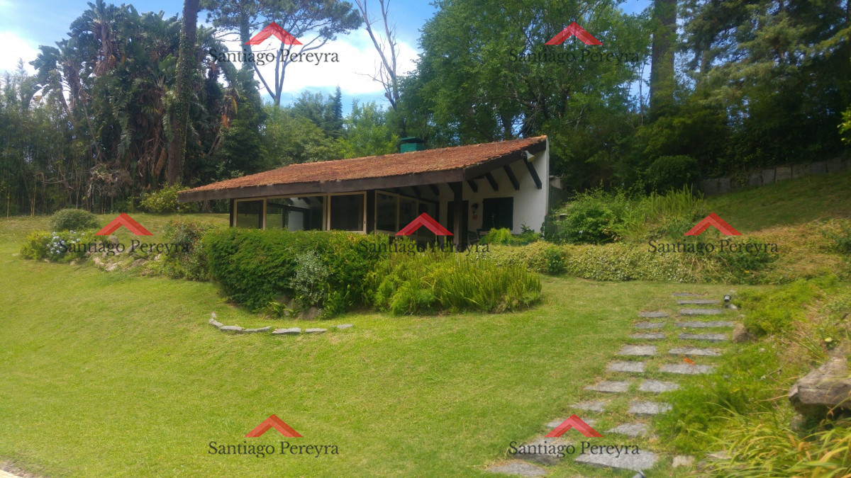 Casa ID.10787 - Hermosa casa estilo colonial actualizada , con excelente ubicación .