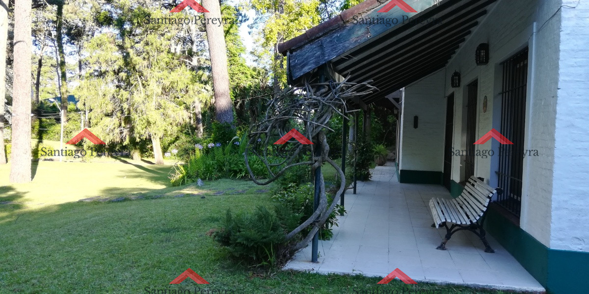 Casa ID.10787 - Hermosa casa estilo colonial actualizada , con excelente ubicación .
