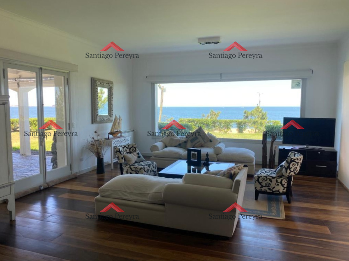 Casa ID.4359 - Mansion en venta sobre el mar, playa mansa primera linea