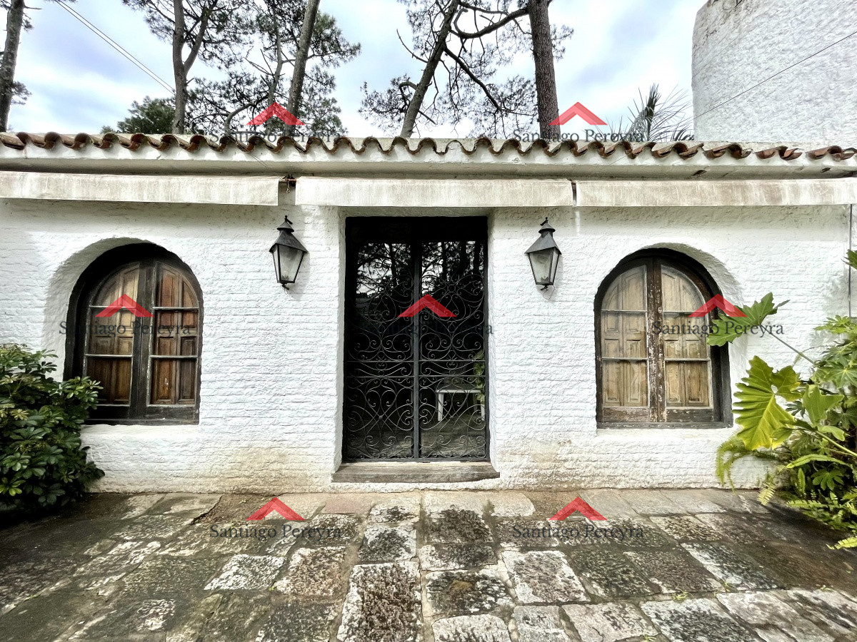 Casa ID.7460 - Casa en venta en Playa Mansa con 1385 m2 de terreno