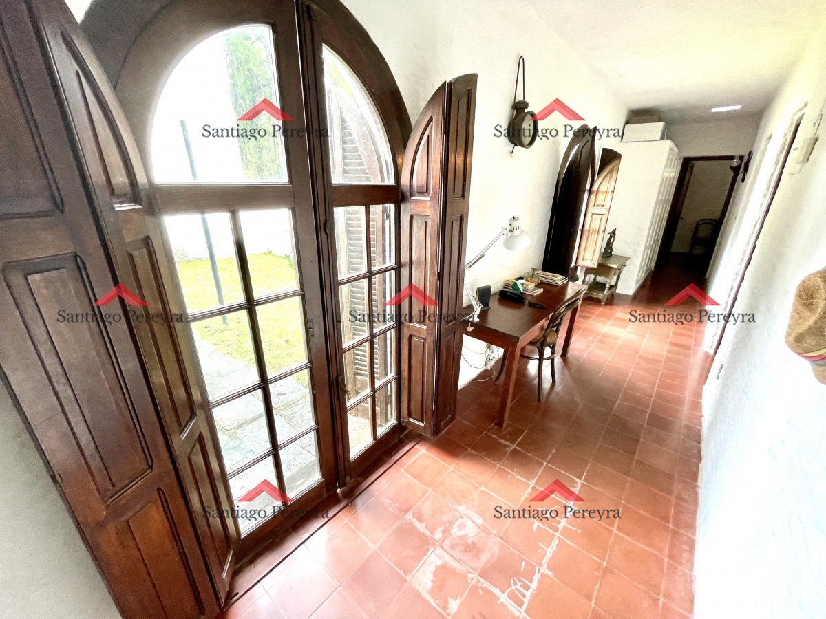 Casa ID.7460 - Casa en venta en Playa Mansa con 1385 m2 de terreno
