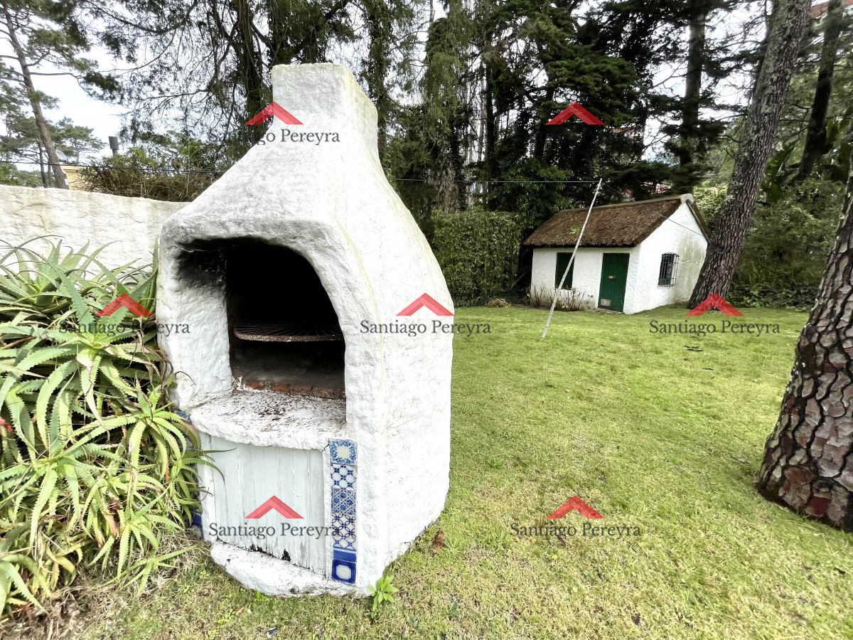 Casa ID.7460 - Casa en venta en Playa Mansa con 1385 m2 de terreno
