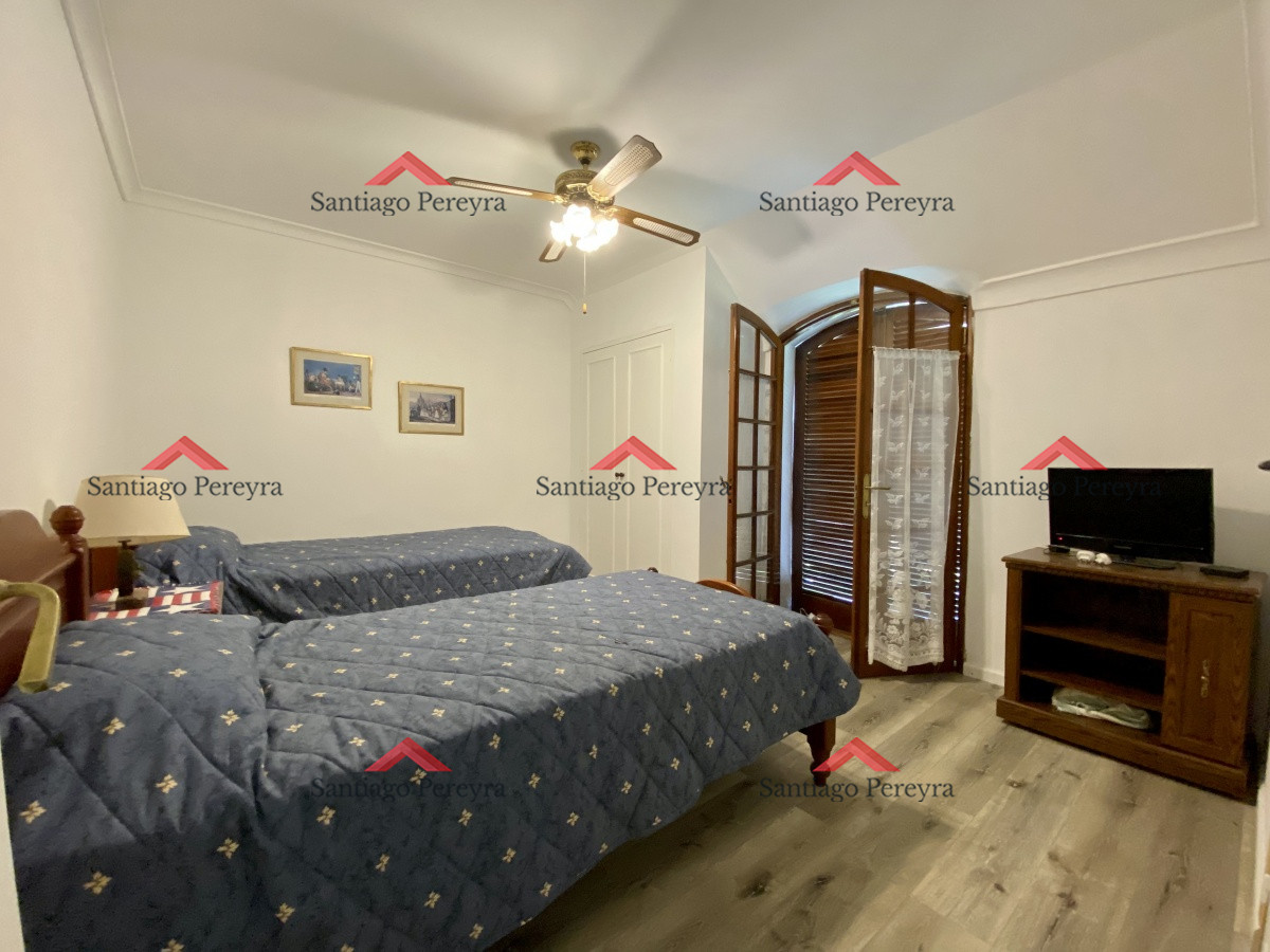 Casa ID.10787 - Hermosa casa estilo colonial actualizada , con excelente ubicación .