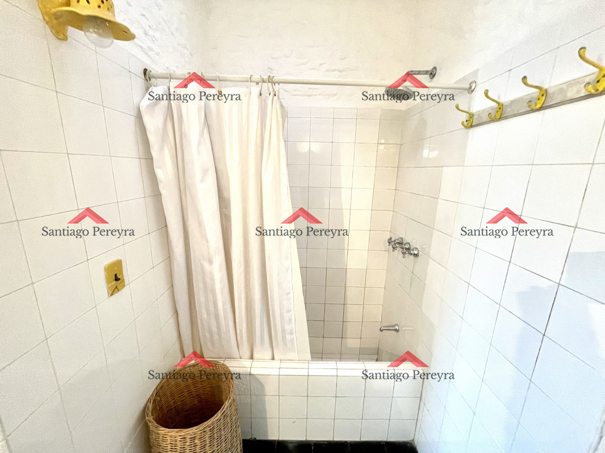 Casa ID.7460 - Casa en venta en Playa Mansa con 1385 m2 de terreno