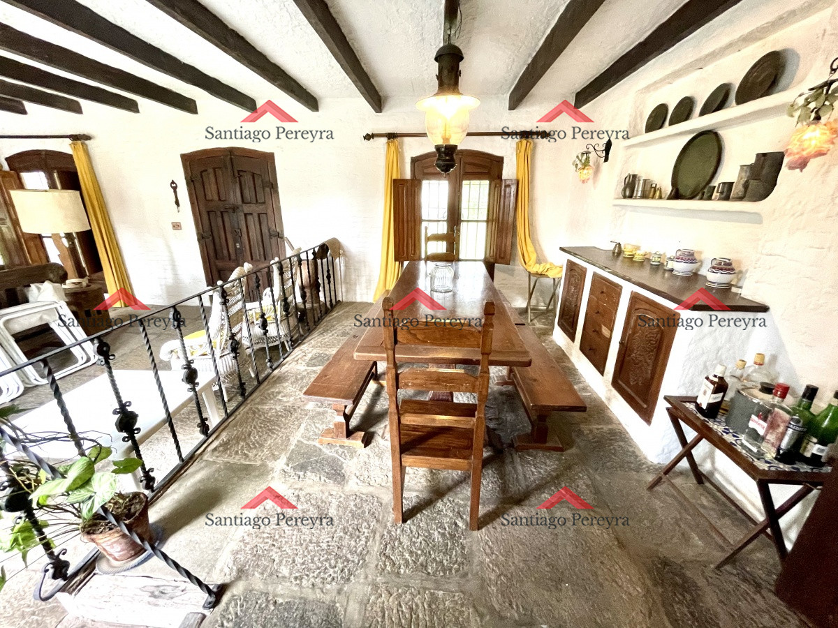 Casa ID.7460 - Casa en venta en Playa Mansa con 1385 m2 de terreno