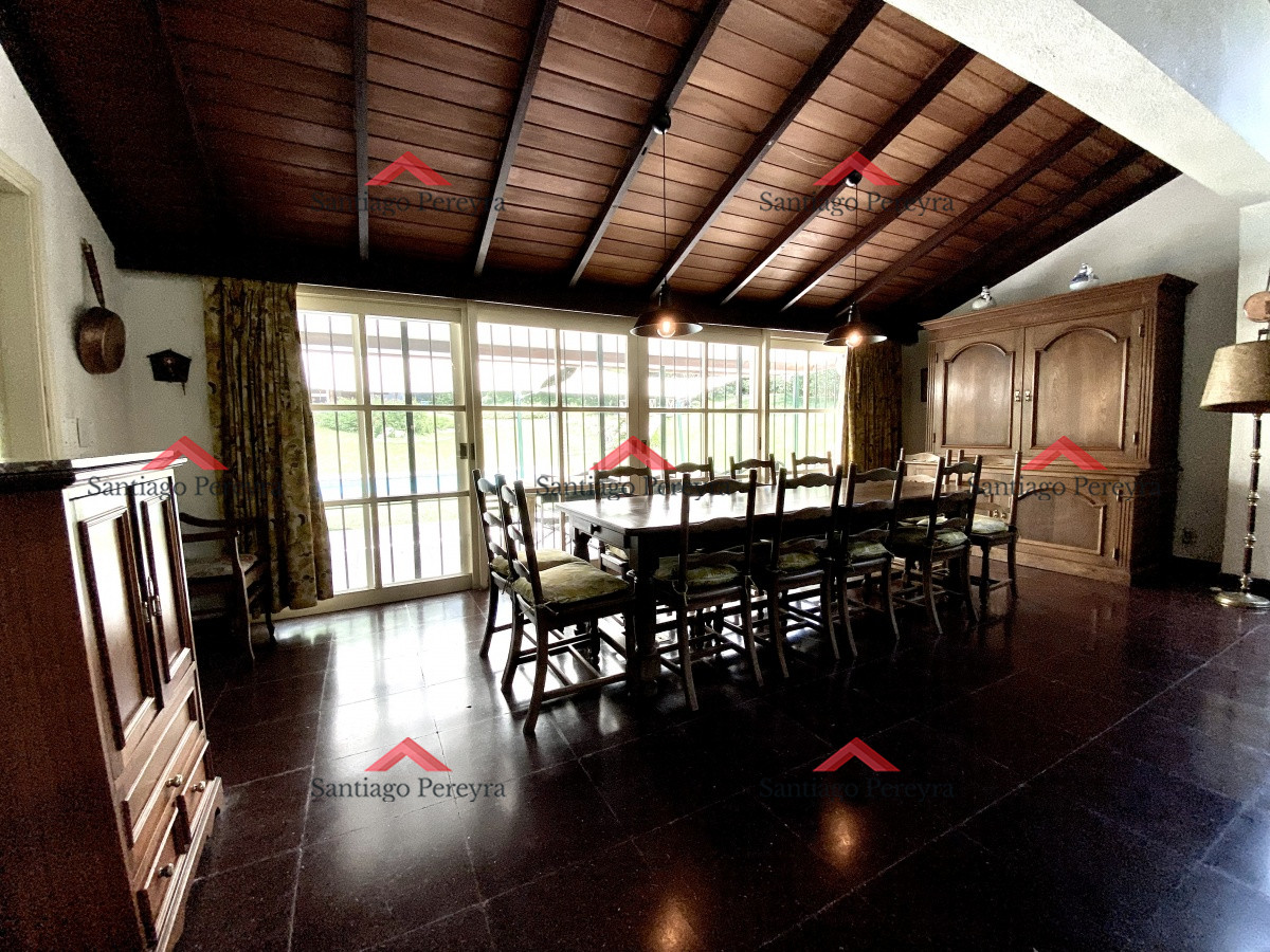 Casa ID.10787 - Hermosa casa estilo colonial actualizada , con excelente ubicación .